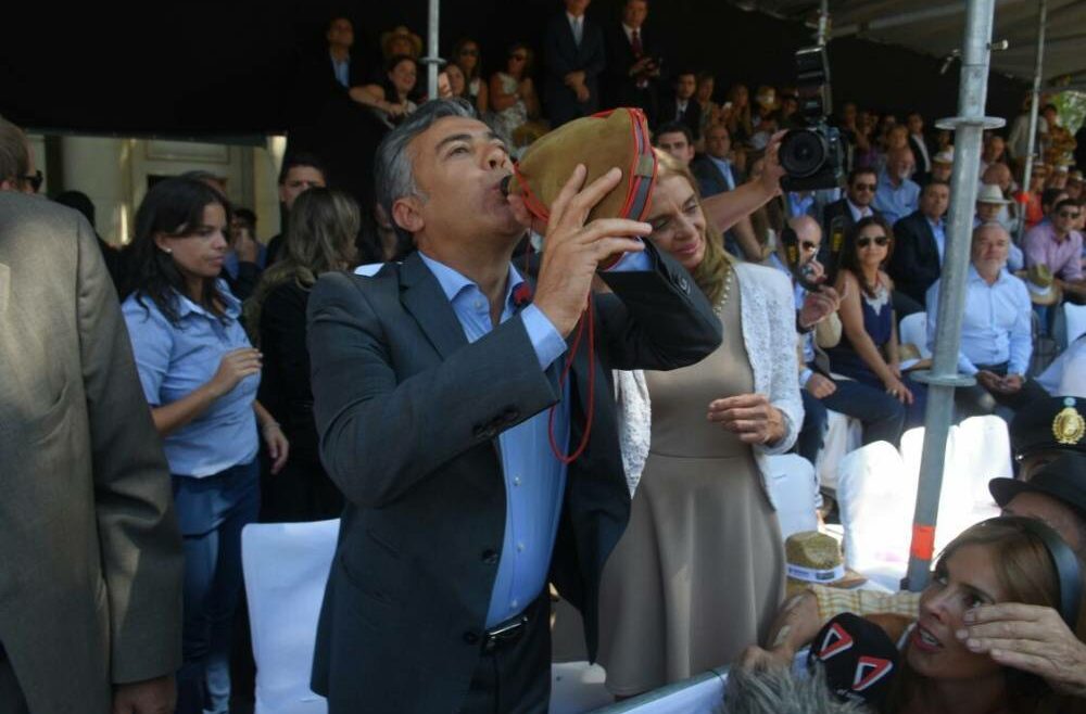 Vendimia de bombos e insultos a Macri
