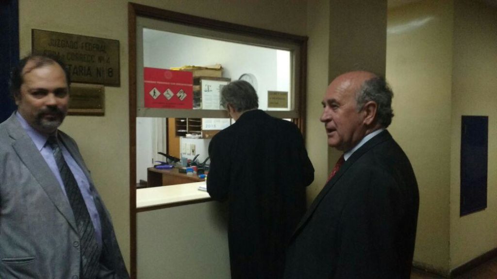 Los "militantes" de Parrilli increparon a un periodista