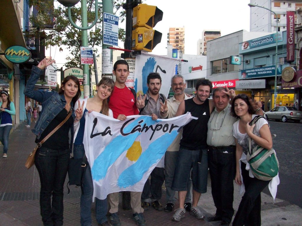 En el Conurbano, La Cámpora le recuerda a la gente que "antes era pobre"