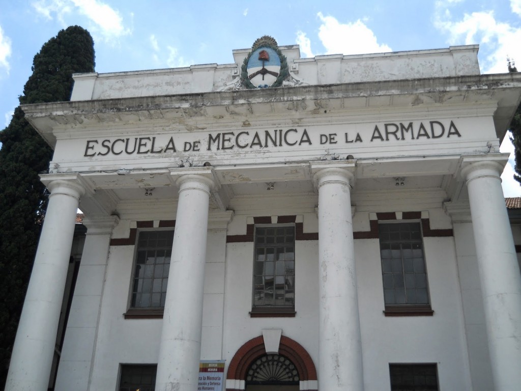 "Andá a hacer asados en la Esma"