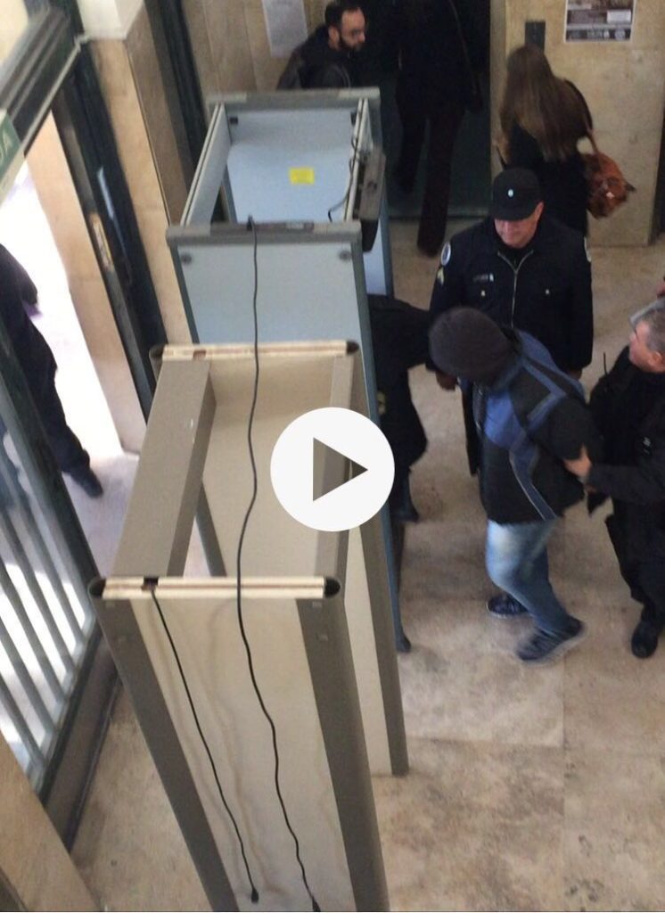 Así salía Conci de los Tribunales rumbo a la comisaría