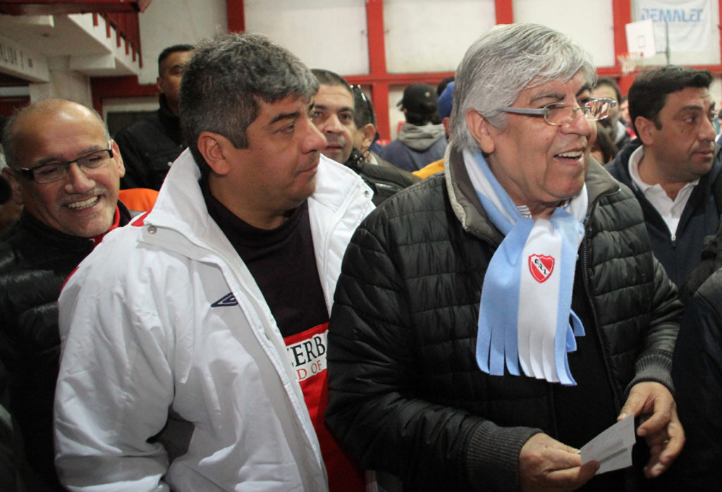 Moyano "etiquetado" en la botella de litro y medio