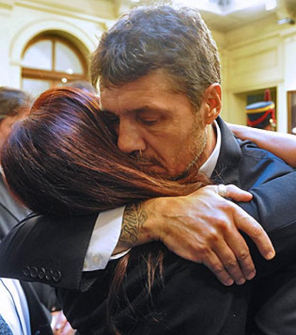 Tinelli, la historia del contenedor y una operación mediática en medio de la guerra