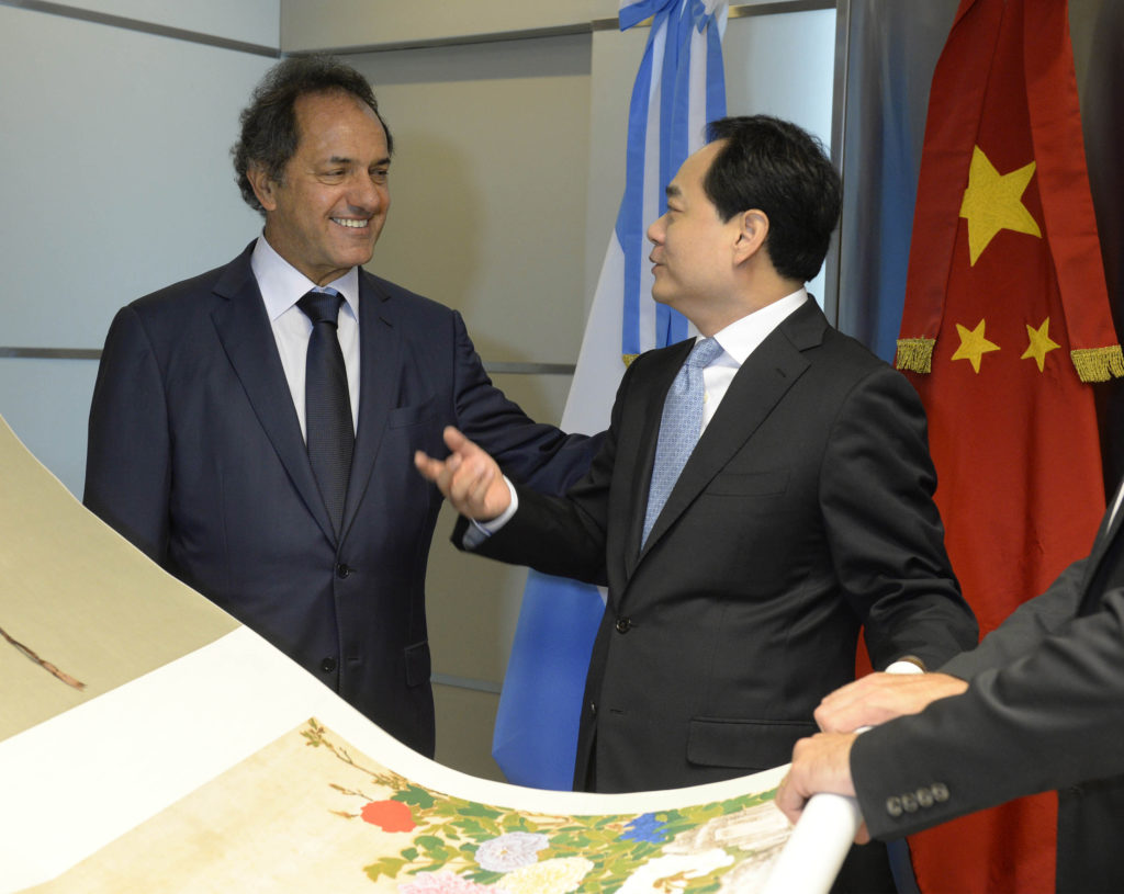 Scioli avala acuerdos con China