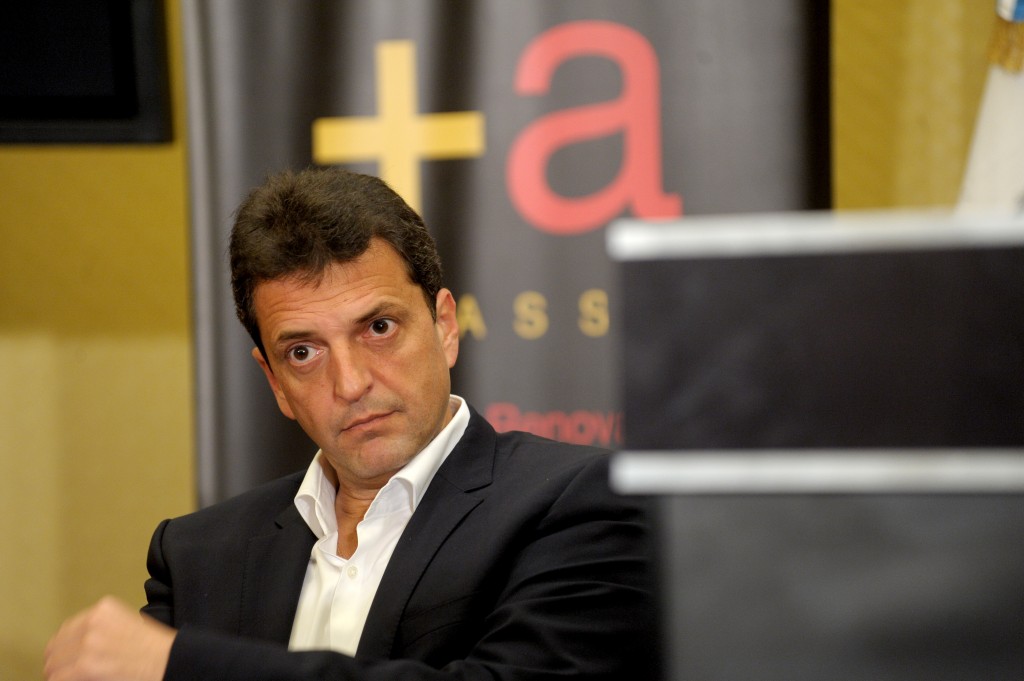 Massa manda uno de sus diputados de regreso a Escobar