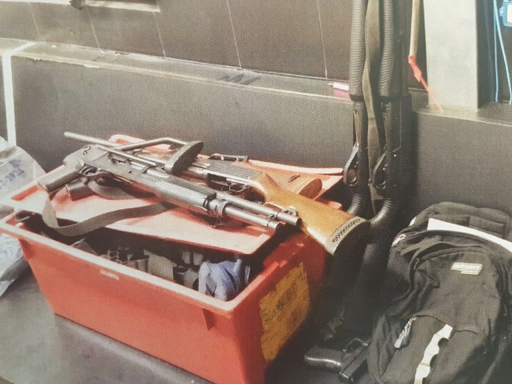 FOTOS EXCLUSIVAS. Ordenan una pericia de las armas secuestradas a Coto