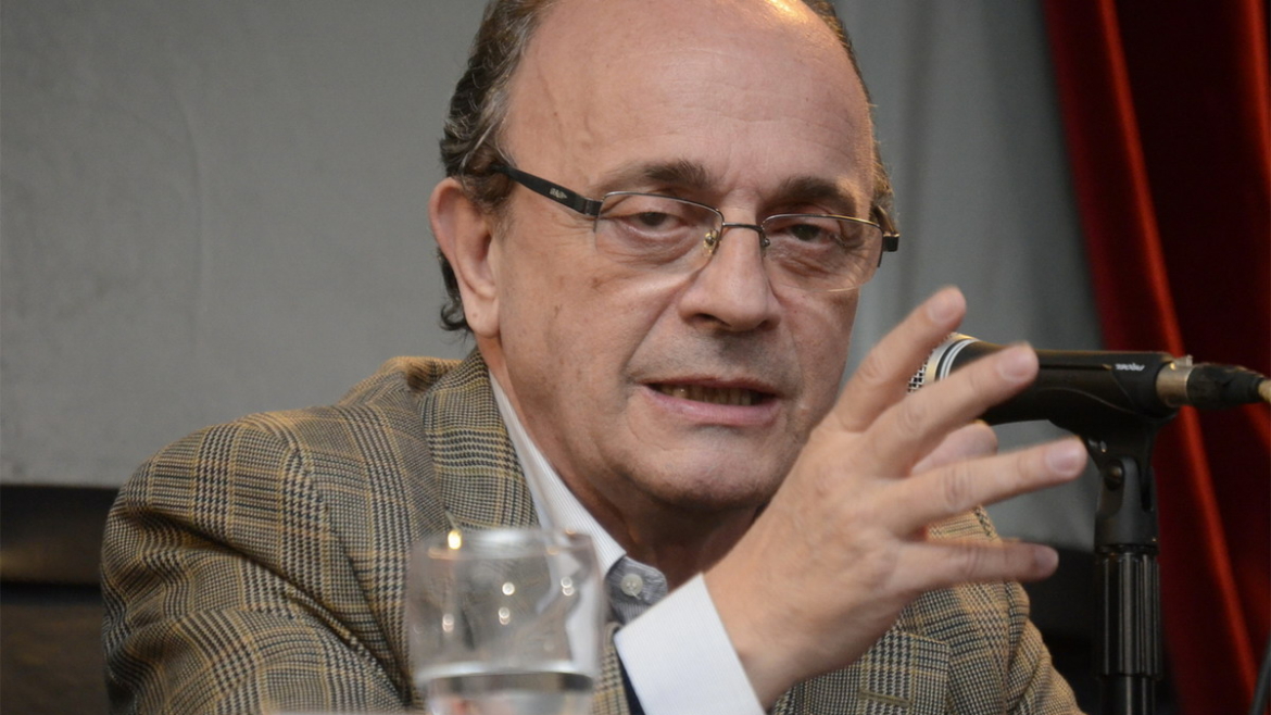 Moreau le tiró con el peronómetro a Pichetto