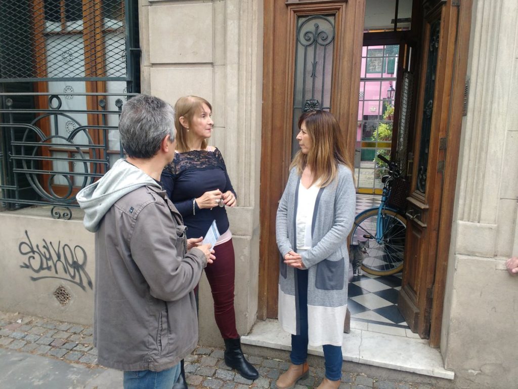 El kirchnerismo porteño ahora también apuesta por los timbreos