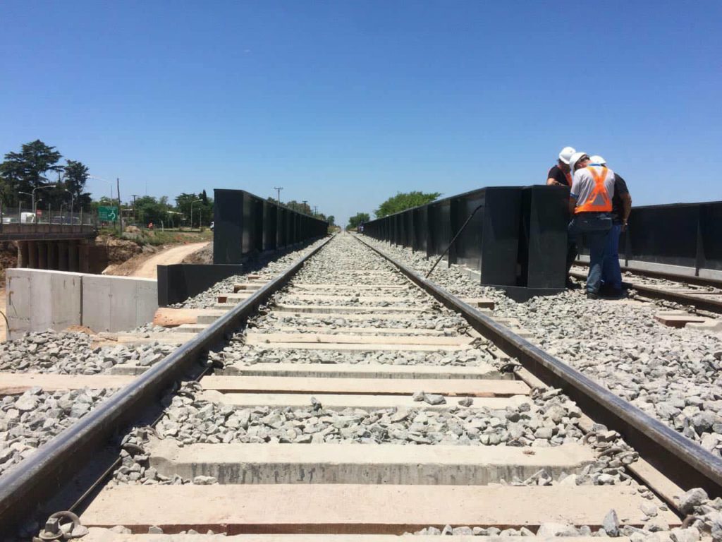 Iguacel intentó explicar el puente ferroviario nuevo que quedó chico