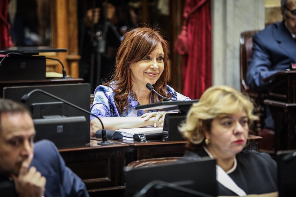El primer proyecto de ley de Cristina apunta directamente contra Macri