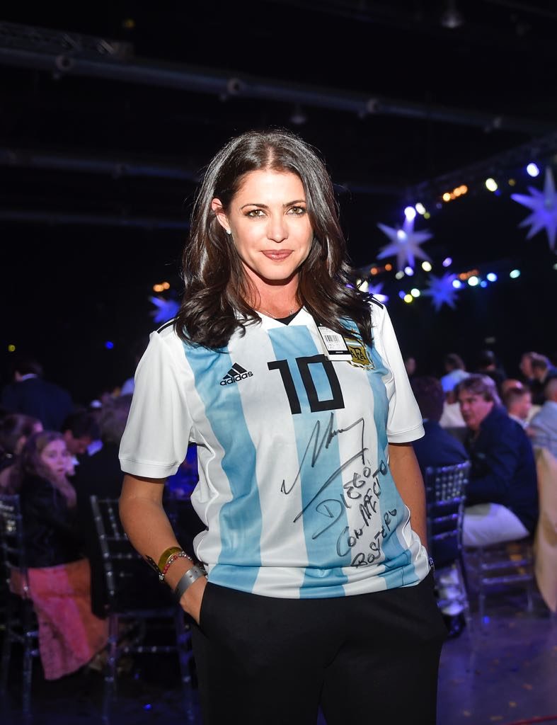 Vila se quedó con la camiseta firmada por Diego