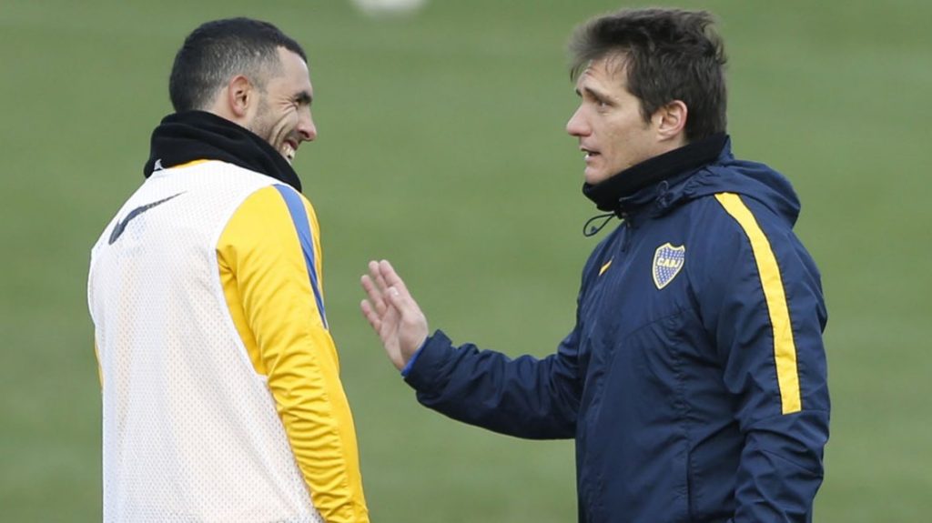 Tevez y Barros Schelotto, los apuntados en las memes