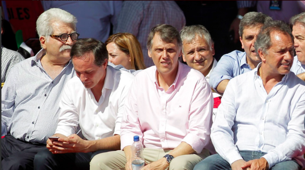 Jorge Asís estuvo en primera fila en el acto del PJ en Tucumán