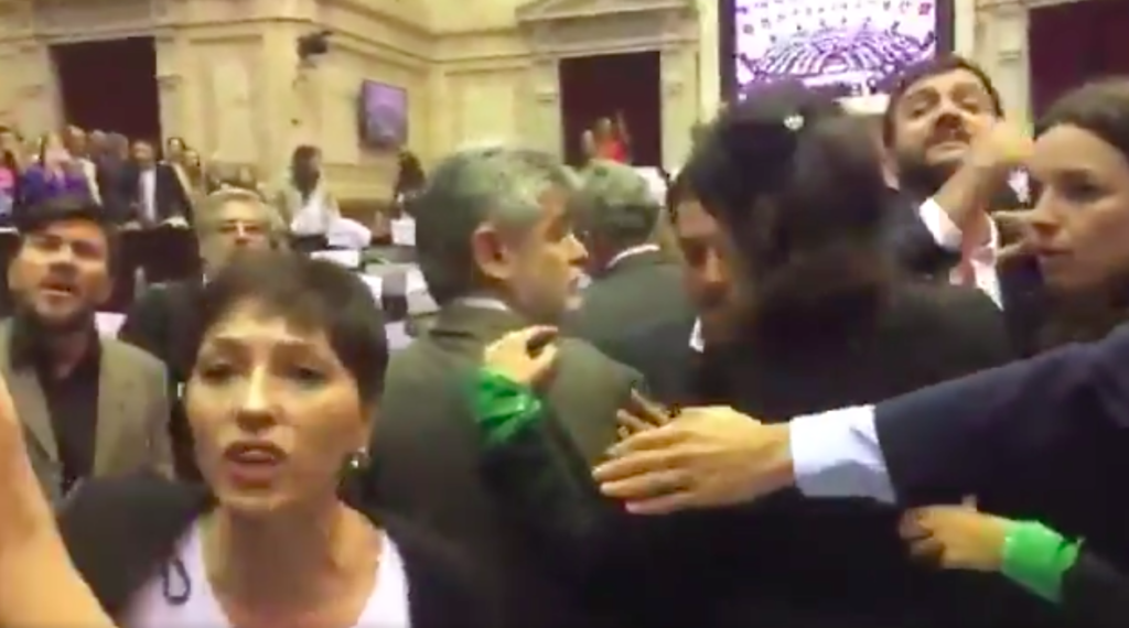 Los videos de los disturbios adentro del Congreso