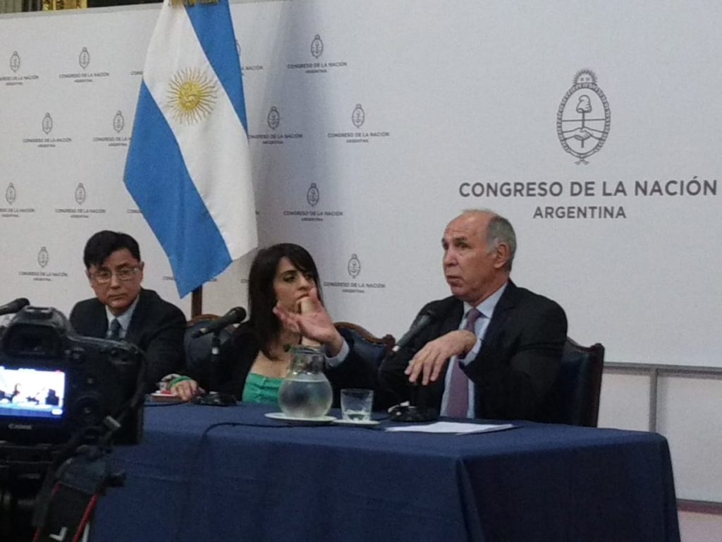 Donda juntó a Lorenzetti y Fontevecchia en el Congreso