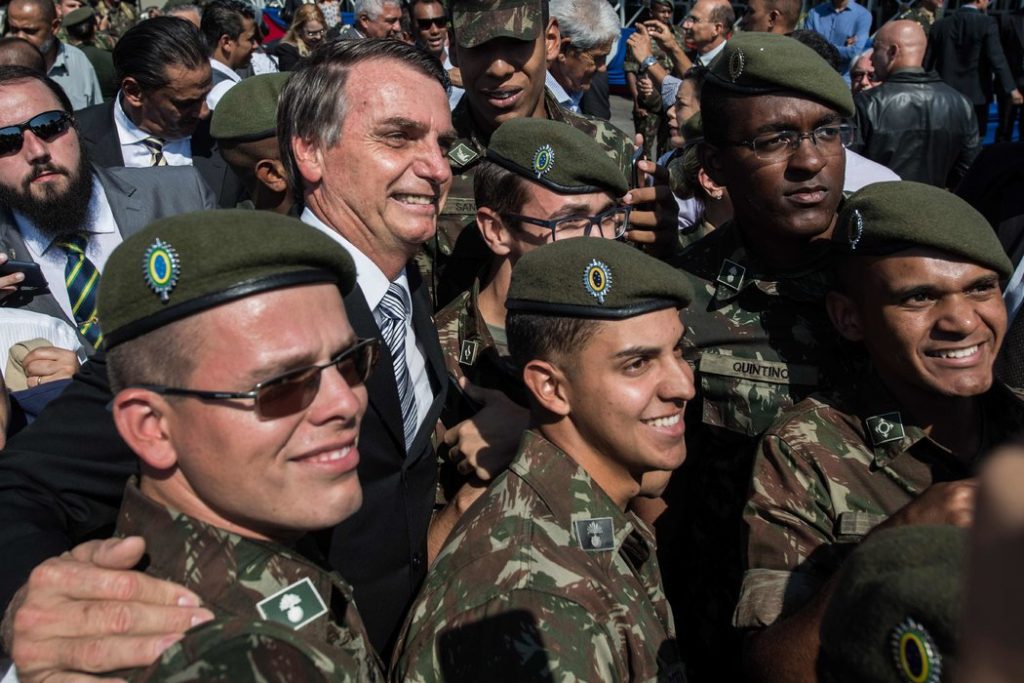 Sobre actuación de Bolsonaro en modo campaña: tres días de duelo en Brasil por la muerte de la Reina