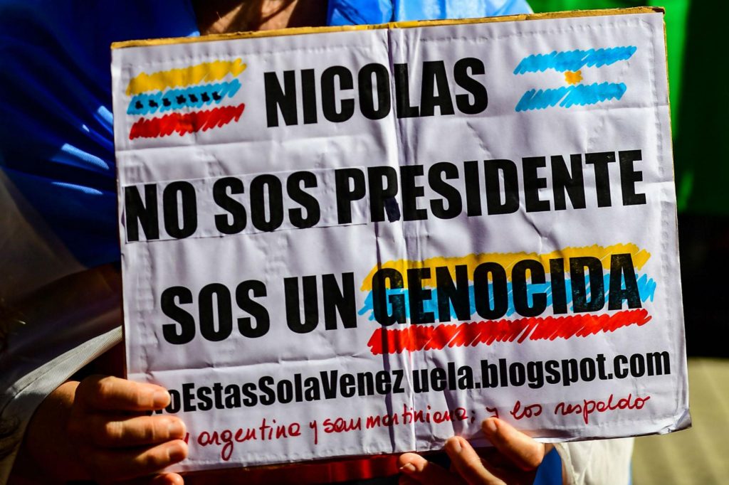 Los venezolanos que viven en Argentina colmaron la plaza Vaticano