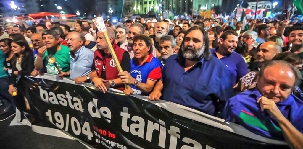 Los tarifazos marcan la agenda opositora de verano