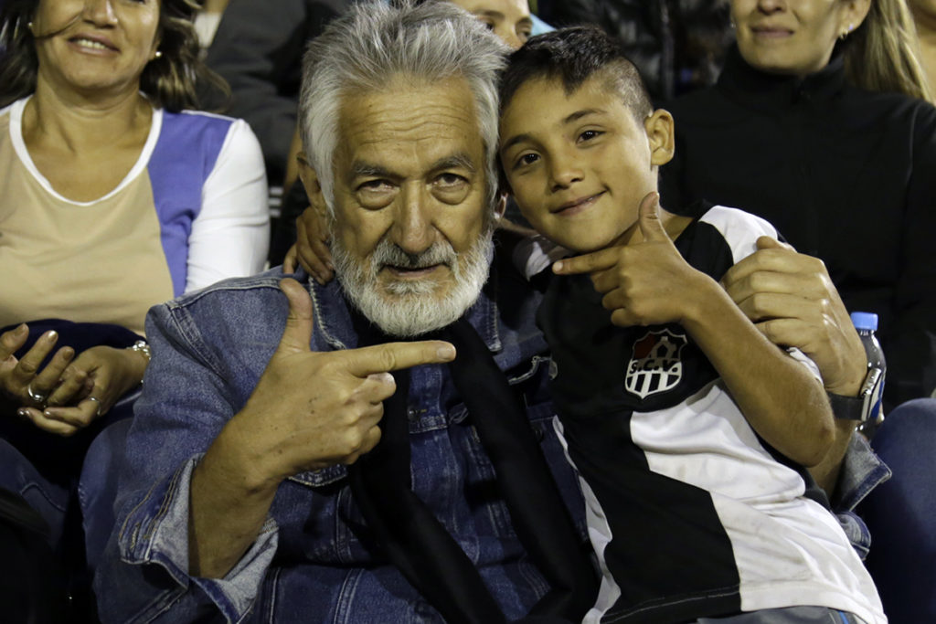 El Alberto inauguró las luces de un estadio y se llevó un premio