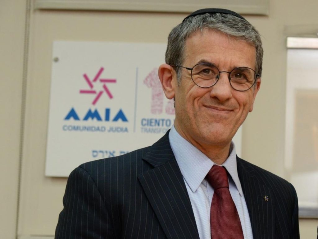 La licencia del presidente de la AMIA no detiene el escándalo