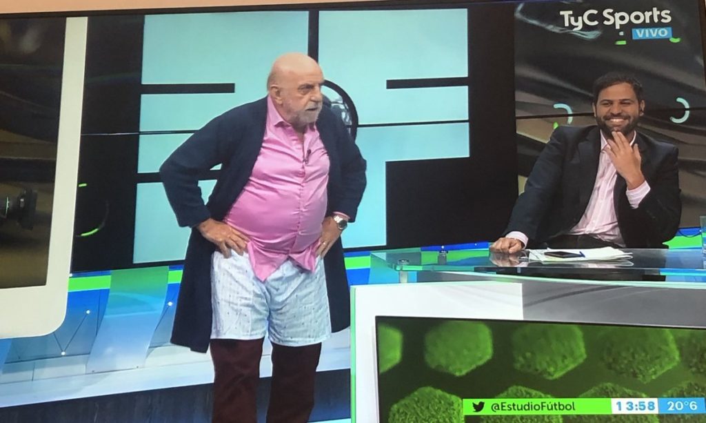 Pagani cumplió y fue al programa en calzoncillos