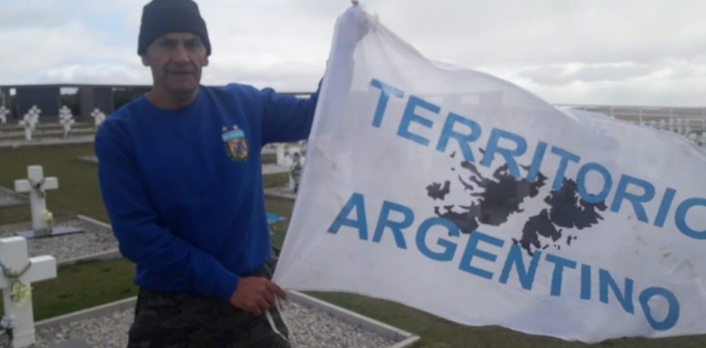 Un ex futbolista fue detenido en las Malvinas