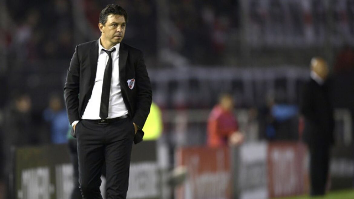 Se viene la estatua de Gallardo