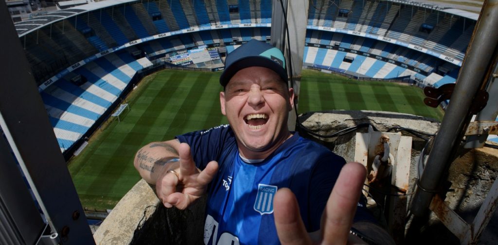 Un Pepo en los festejos de Racing