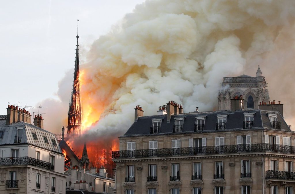 La política argentina, conmocionada por el incendio en Notre Dame