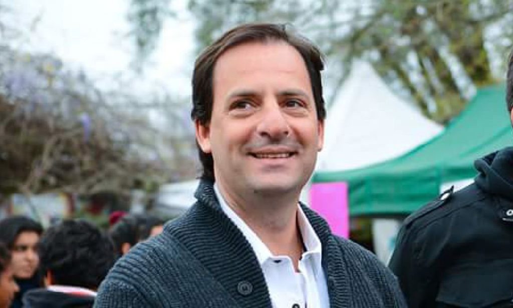 Sujarchuk festejó los 50 con un cover e intendentes