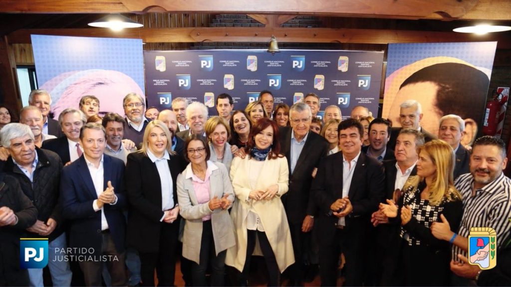 Cristina se sacó una foto de "la familia peronista"