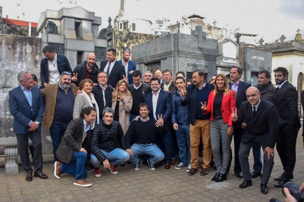 Juan Cruz Sanz acompaña en recorridas a un candidato a presidente