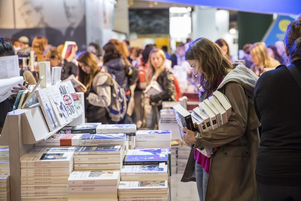 Banco Ciudad con los libros