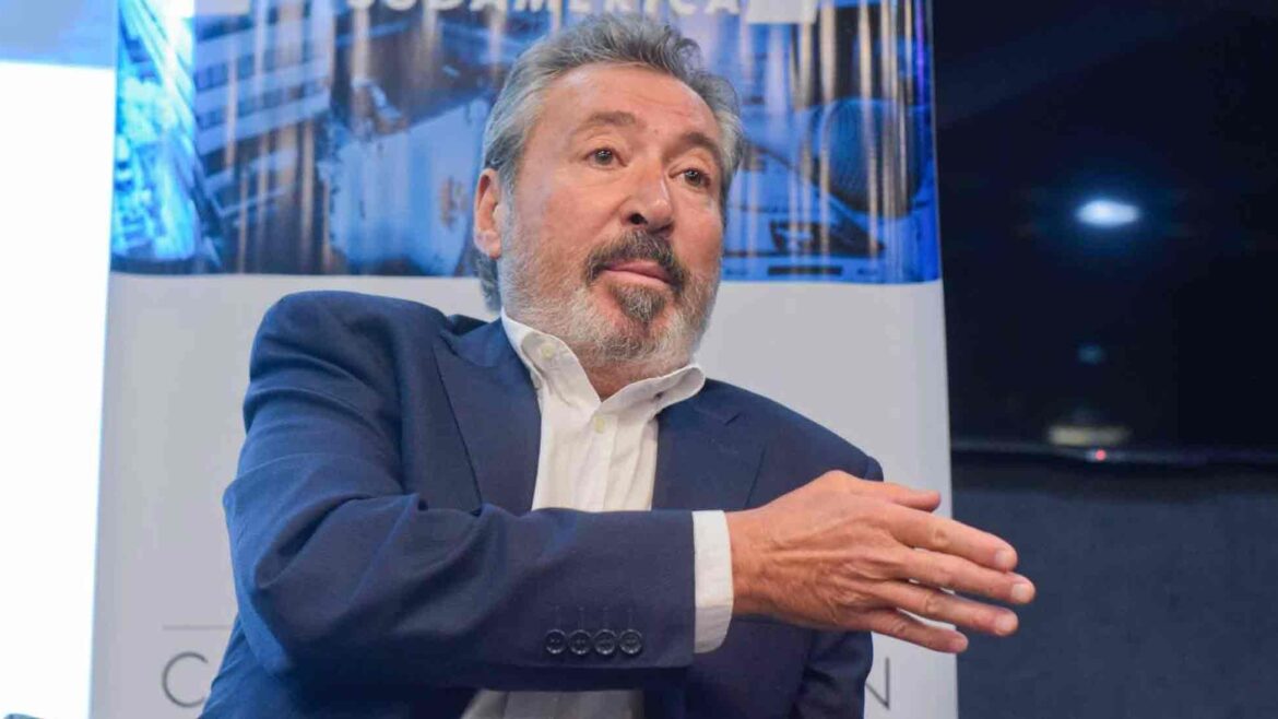 Daniel Vila pondría en venta América