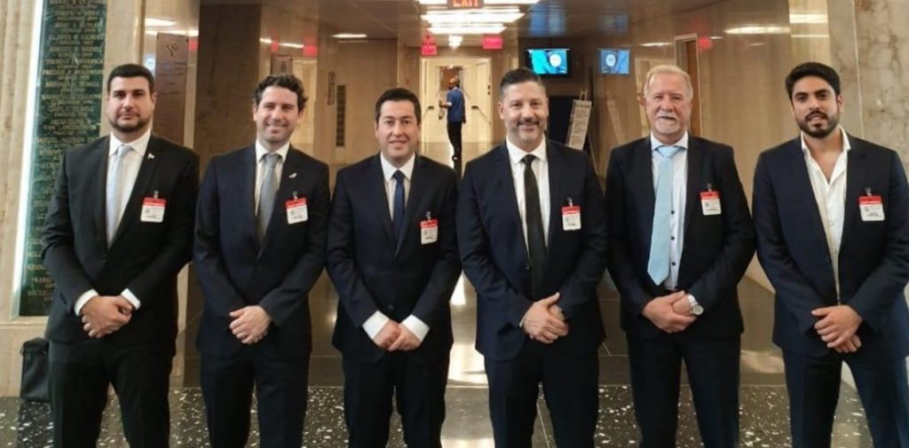 Menéndez encabezó una delegación del PJ en Wall Street