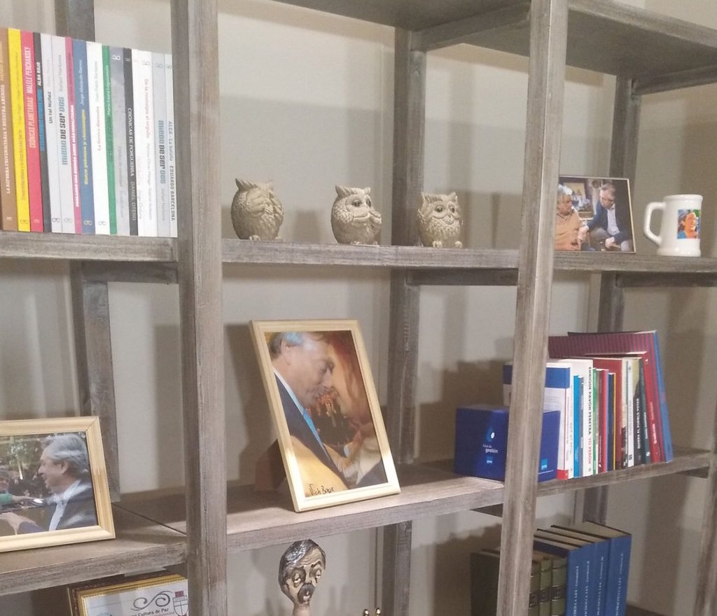 El único libro repetido en la biblioteca de Alberto: un caso de bipolaridad