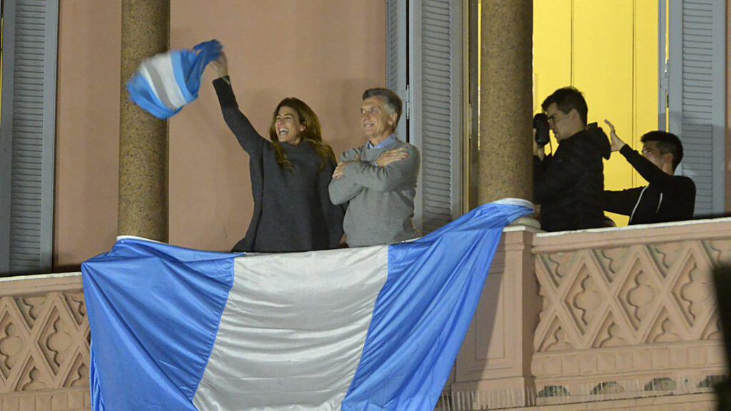 Tras la marcha, hubo un fuerte cruce de dos ministros por el chat