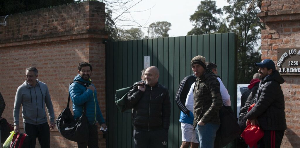 Un picado de fútbol en Los Abrojos indignó las redes