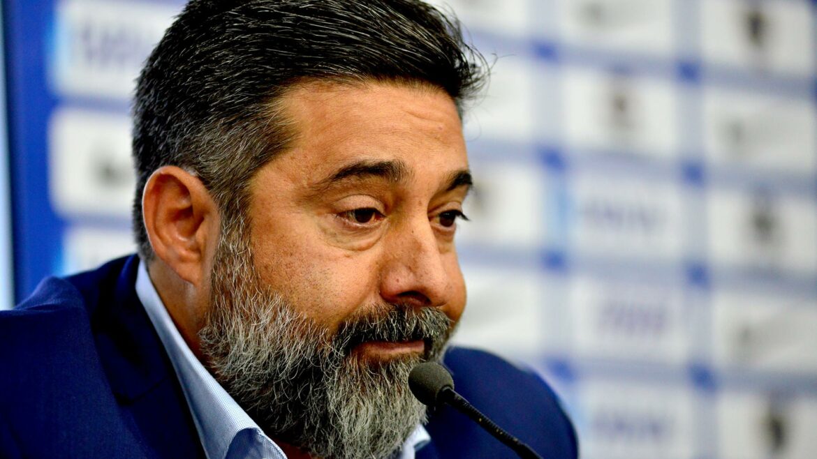 El Tano Angelici eludió Bati insultos