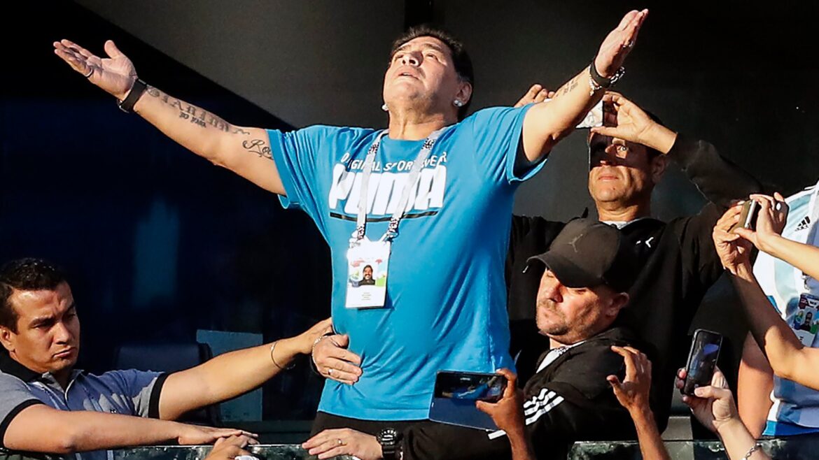 Emotivo video homenaje a Maradona