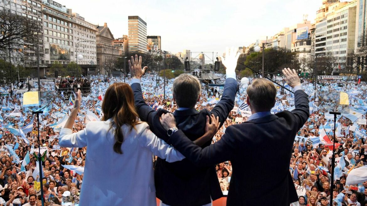 Los zócalos de C5N durante el discurso de Macri
