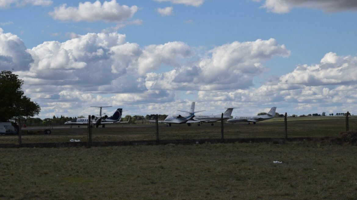 La Pampa se llenó de aviones oficiales para ver el acto de Alberto y Cristina