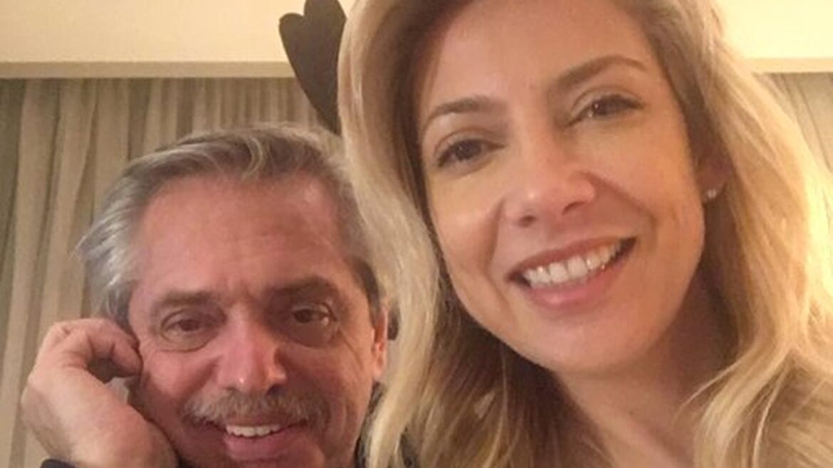 La foto de los sin barbijo con Alberto