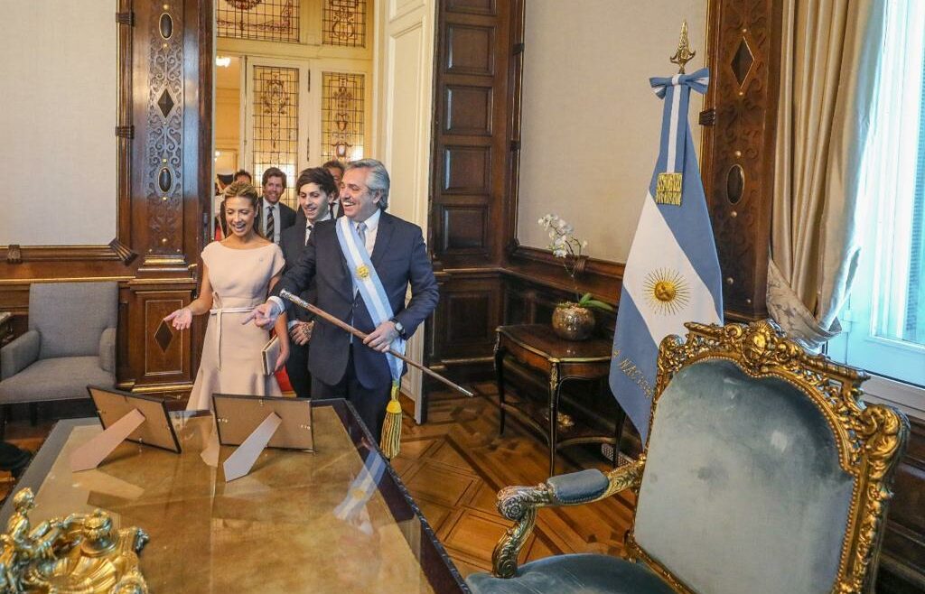 Malena Galmarini criticó una silla en el despacho de Macri y al final tenía razón