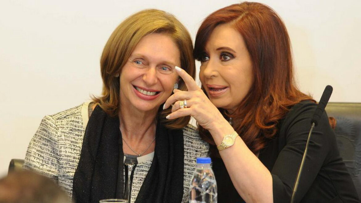 Pese al escándalo de Alperovich, su esposa iría a una embajada