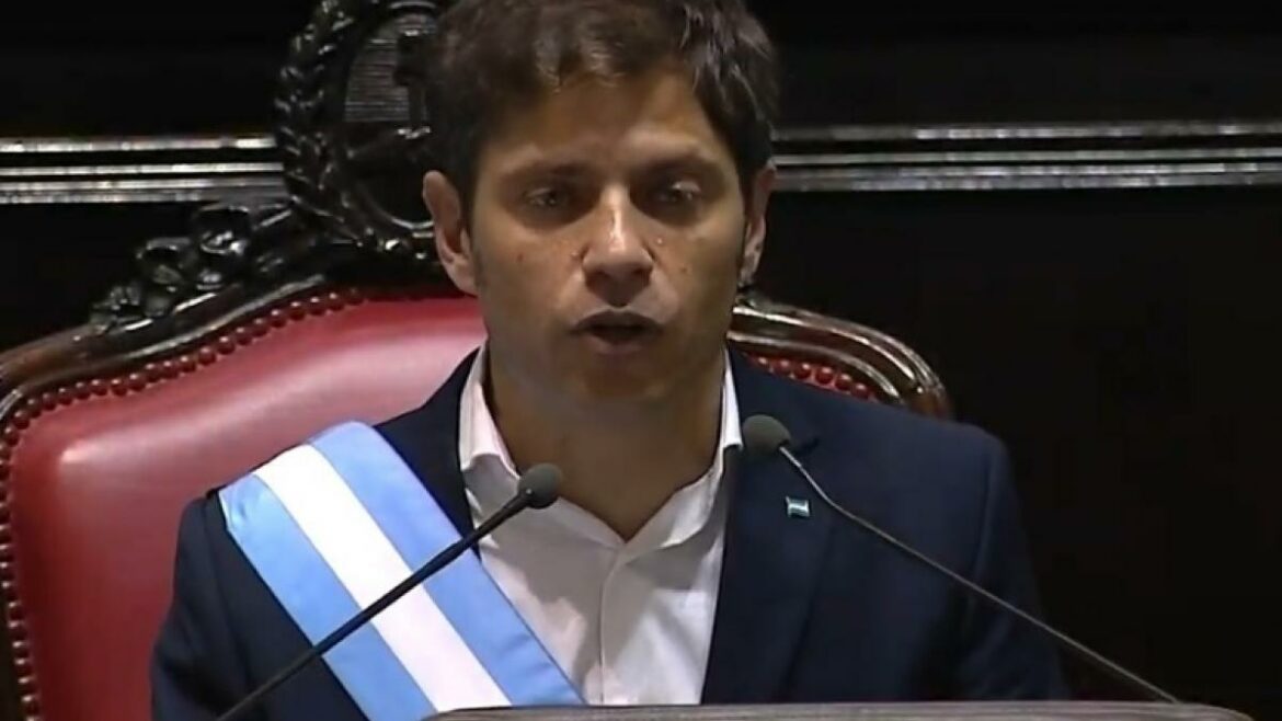 Kicillof descree del bonista "del cuatro de copas" y juega al truco con las cartas justas