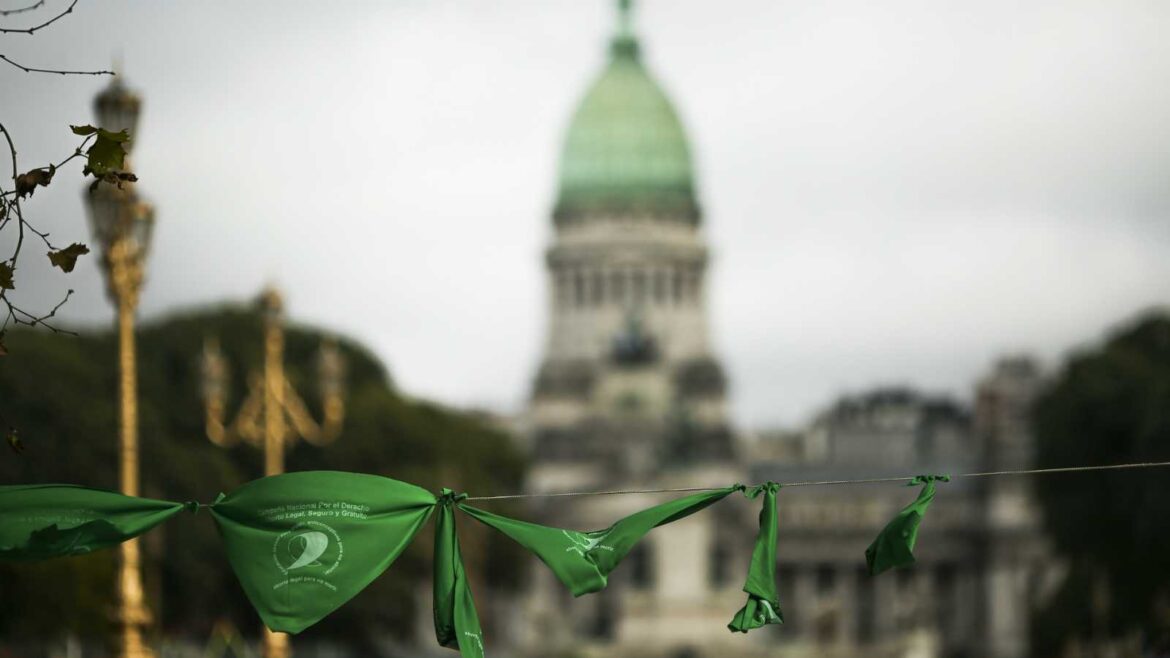 #19F: Los pañuelos verdes plantan la primer pelea callejera por el aborto