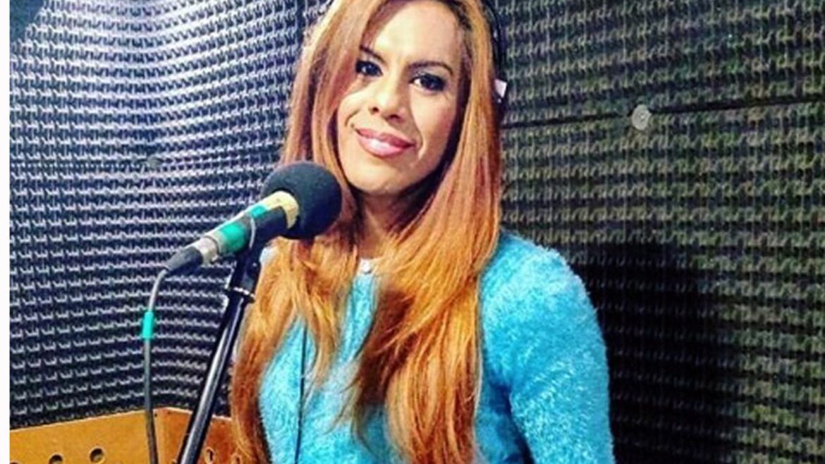 Marcha atrás: la locutora trans no conducirá en la TV Pública