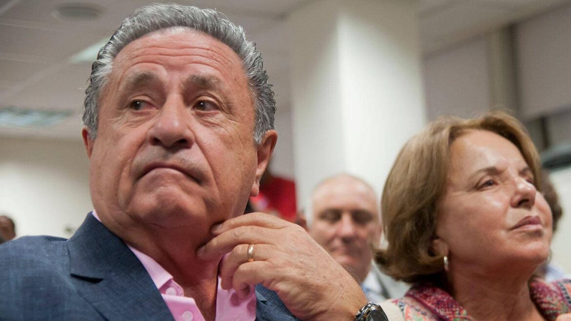 Duhalde se hospedó en la embajada argentina en Uruguay