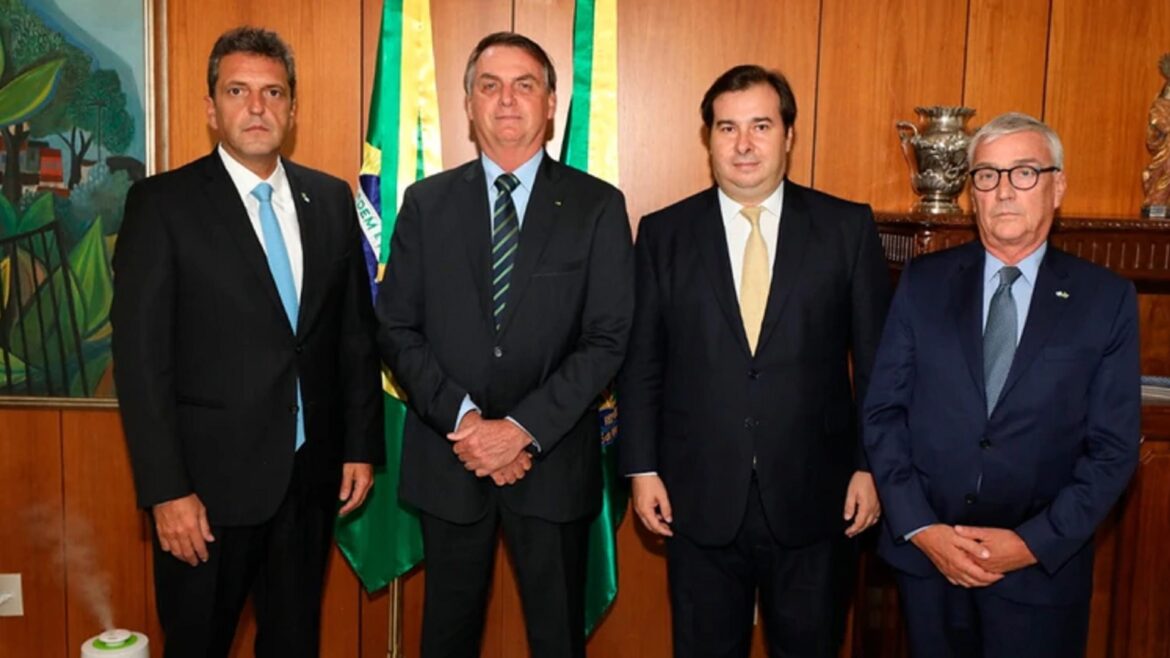 Bolsonaro dice que no tiene coronavirus y lleva tranquilidad a varios políticos argentinos
